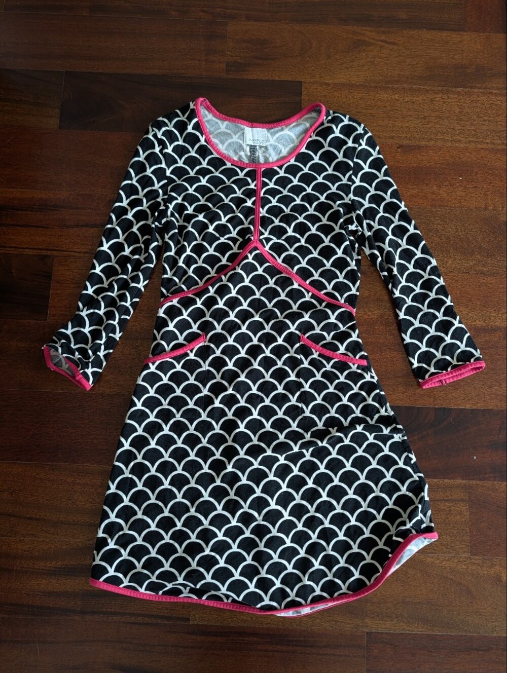 Black & White Scallop Print Dress with Pink Trim - Small